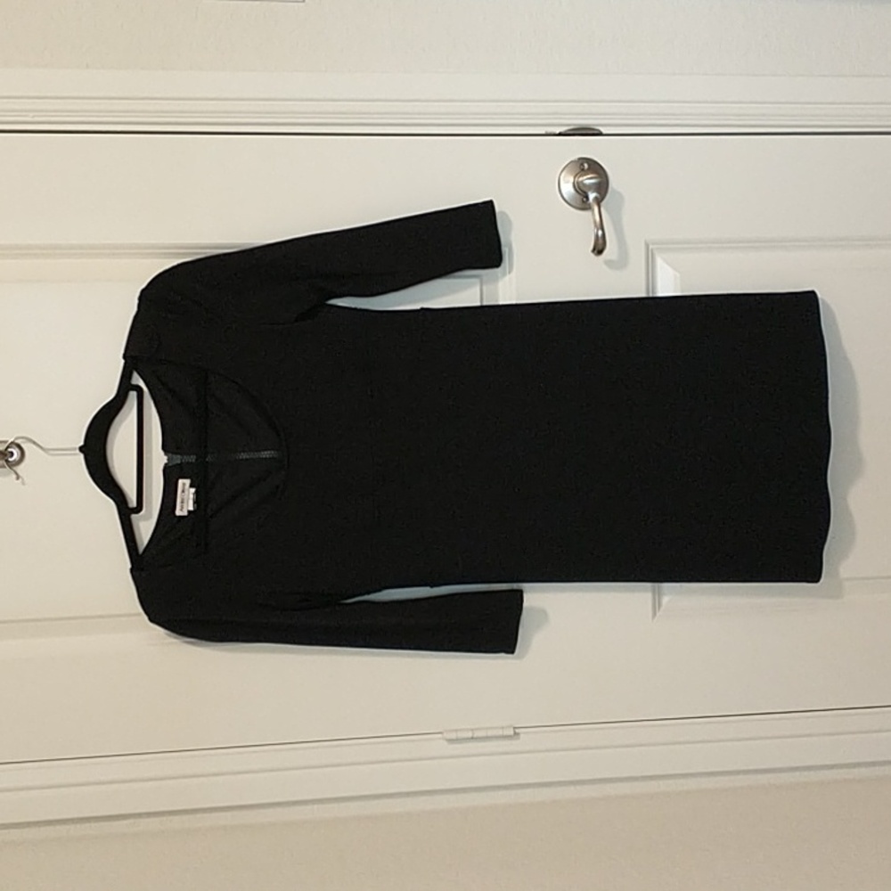 Black bodycon dress